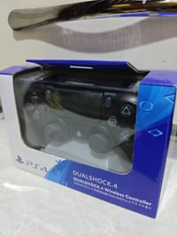 جويستك بلي 4 من شركة SONY الاصلي  🔥جويستك بلي 4🔥 🔥استعمال اقل الشهر🔥 🔥...