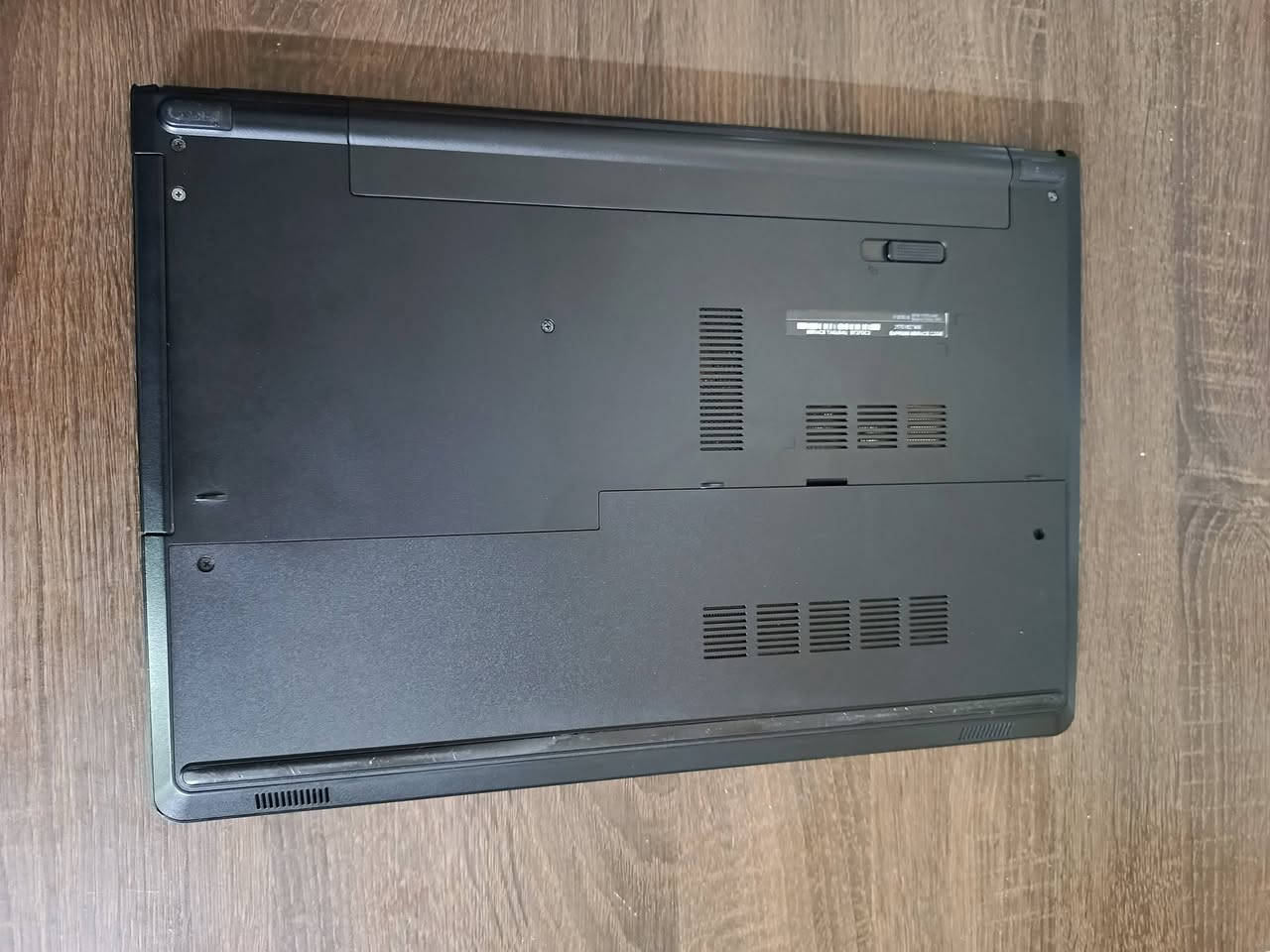 للبيع: لابتوب Dell
المواصفات:
​🔹 المعالج: Intel Core i7 (الجيل السادس).
​🔹 الرام: 16 جيجابايت (سريع جداً بالتنقل).
​🔹 الهارد: SSD Lexar 512 GB (إقلاع وتشغيل برامج بلحظات).
​🔹 كرت الشاشة: خارجي منفصل AMD Radeon بسعة 4 جيجابايت + كرت مدمج Intel.
​🔹 الملحقات: الشاحن الأصلي وجنطة والبطارية بحالة ممتازة استخدام تصفح يطول عندك 5 6 ساعات متواصل 

​📌 الجهاز موصفات عالية .
📍 الموقع: بغداد كويريش
💰 السعر: 450 الف (وبي مجال للجادين).
📞 للتواصل: راسلني خاص أو اتصل على ***********
