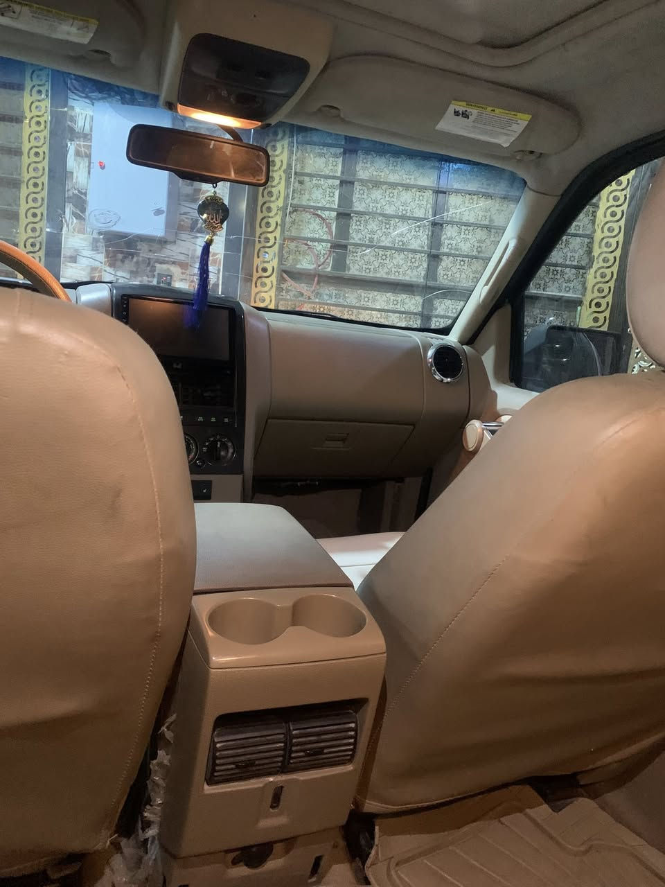 سلام عليكم من رخصة الادمن للبيع فورد اكسبلور موديل 2010فول مواصفات لمتد خليجيه مكفوله كفاله عامه كلين تايتل السياره جديده كلشي مابيهة كشنات تدفئة وتبريد ثلاث قطع تبريد كشنات جلد سبعة راكب للاستفسار خاص او هاذه رقمي ***********
