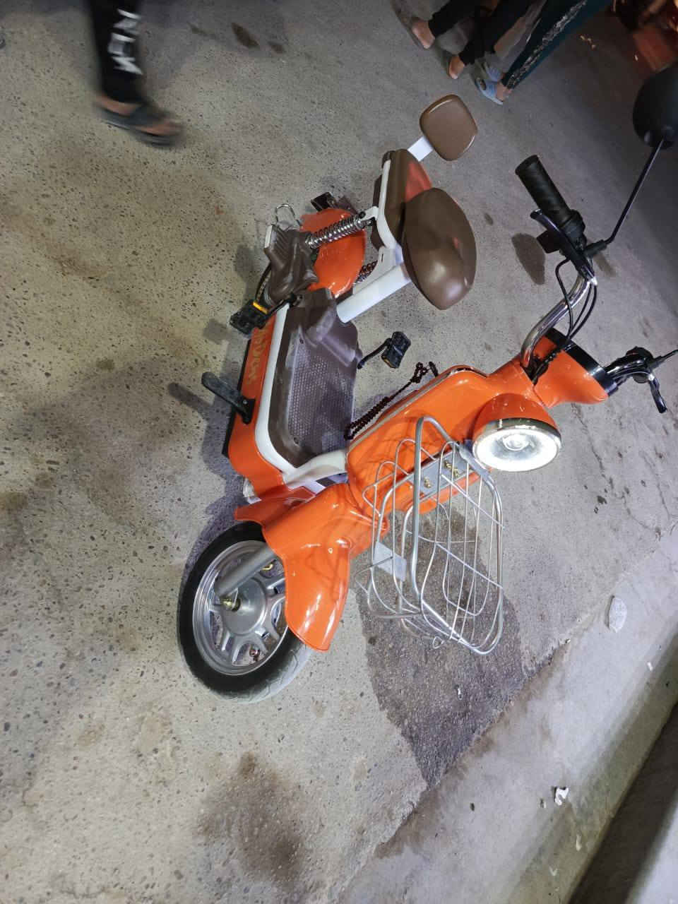 السلام عليكم باسكل شحن لبيع جديد بطاريات جدد كله مكفول هسه حالين بس السله فاتحه عنه 3سرع لايت عالي ناصية عداد كتروني ساعه باسكل كلش مكفول  مكان كربلاء مكفول قرب  مستشفى العباس الهلي رقم ***********وتساب وانتصال
