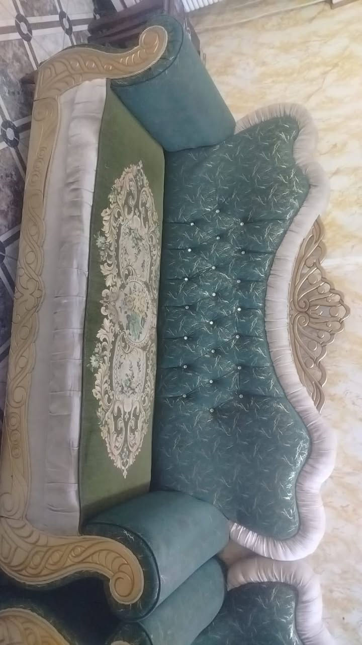 السلام عليكم 
تخم للبيع العدد ٥ قطع 
١٠ مقاعد 
النضافه مثل مموضح بالصوره السعر ٦٢٥ وبي مجال 
العنوان االاسكندريه مجمع حطين 
***********
