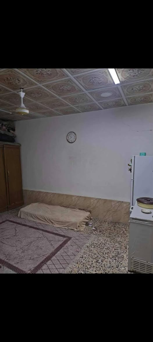 بيت 55 متر ركن للبيع
غرفه صاله مطبخ صحيات اساس كونكريت سقف كونكريت كامل سيراميك كاشي سقوف ثانويه شارع المطار القديم الجامع الذهبي سعر 24 بي مجال  *********** النجف, العراق

