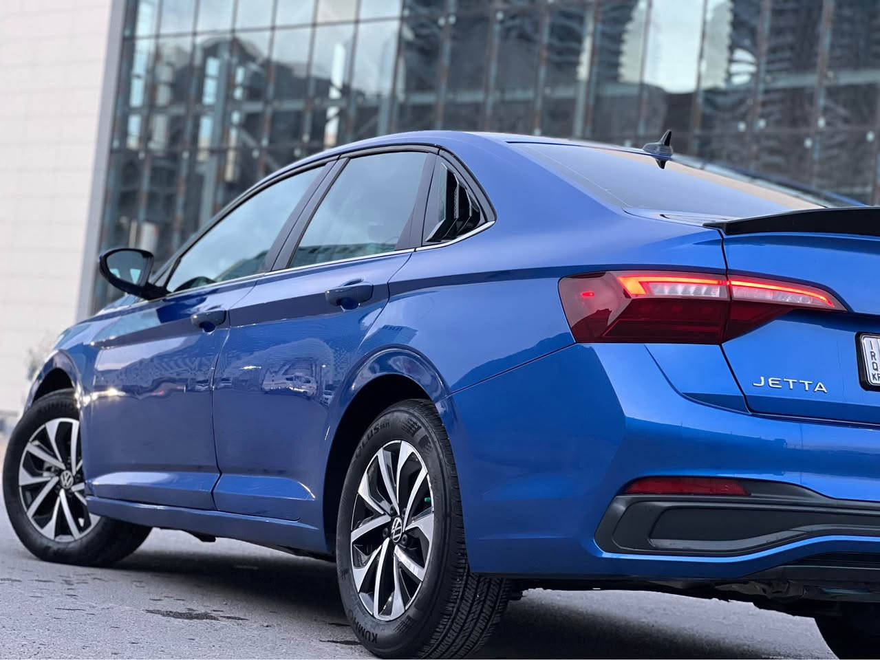 Jetta 2023
فرۆشتنتی خێرا خوار بازار سەیارەکە تا بڵی خاوێنە هەموو شتی بەشەرتە پێش پشتی کەپسە دەعمی دەرگای سایەقە تەنیشت دەرگایەکەی لەگەل نیو جاملغی پشتی کلێرە واتا سێپارچەی هەیە سەیارەکە ٣٥ هەزار کیلۆمەتر رۆیە سەنەوی ژینگەو رێگاو بانی نوێیە بەناوی خۆمە هەموو شتی لەسەر دەقی شەریکەیە ئیرباگی بەس شان تەقیوە سوکان دەژبول بەشەرت بۆ زانیاری زیاتر *********** أربيل, العراق
