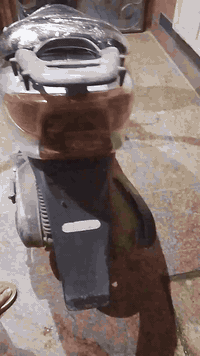 السلام عليكم عندي دراجة نضيفة عصفورة 60 سعر 225 عنواني البلديات شارع مصرف رقم ***********
