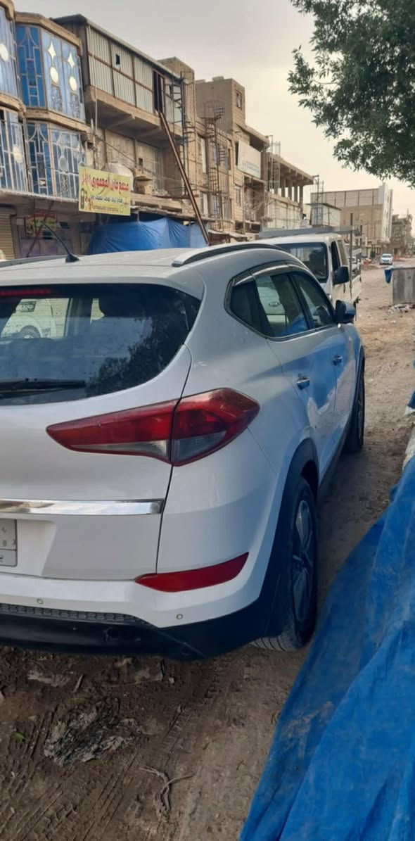 توسان 2018  خليجي مكفوله بيها فقط الچاملغ الامامي من جهه الصدر مبدل بلادي مال شركه ما يبين بس بالسونار 
ماشيه 112 الف
لد نهاري 
حساس خلفي 
تبريد قطعتين
وباقي المواصفات معروفه
انظمه قياده 
اشاير بالمري
مكاني حله بيع فقط
183 وبيها مجال حك الجيه
***********
