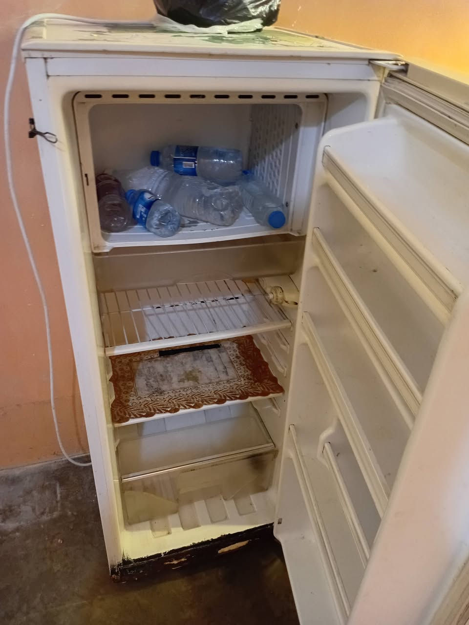 سلام عليكم ثلاجه مستخدمه للبيع السعر ٧٠ وبيها مجال رقم .....***********
