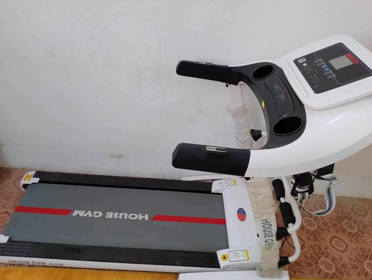 للبيع جهاز جري قليل الاستخدام هاي جهاز جري كهربائي (Treadmill) منزلي ويحتوي على:
* شاشة رقمية
* مفتاح أمان أحمر
* حامل أكواب
* حبال تمارين لليدين والبطن
سعر 300وقابل للتفاوض عنوان ابو غريب الزيتون استفسار اكثر خاص


**إذا كنت صاحب هذا الإعلان وتريد حذفه لأي سبب، رجاءا أرسل رسالة إلى الدعم الفني**