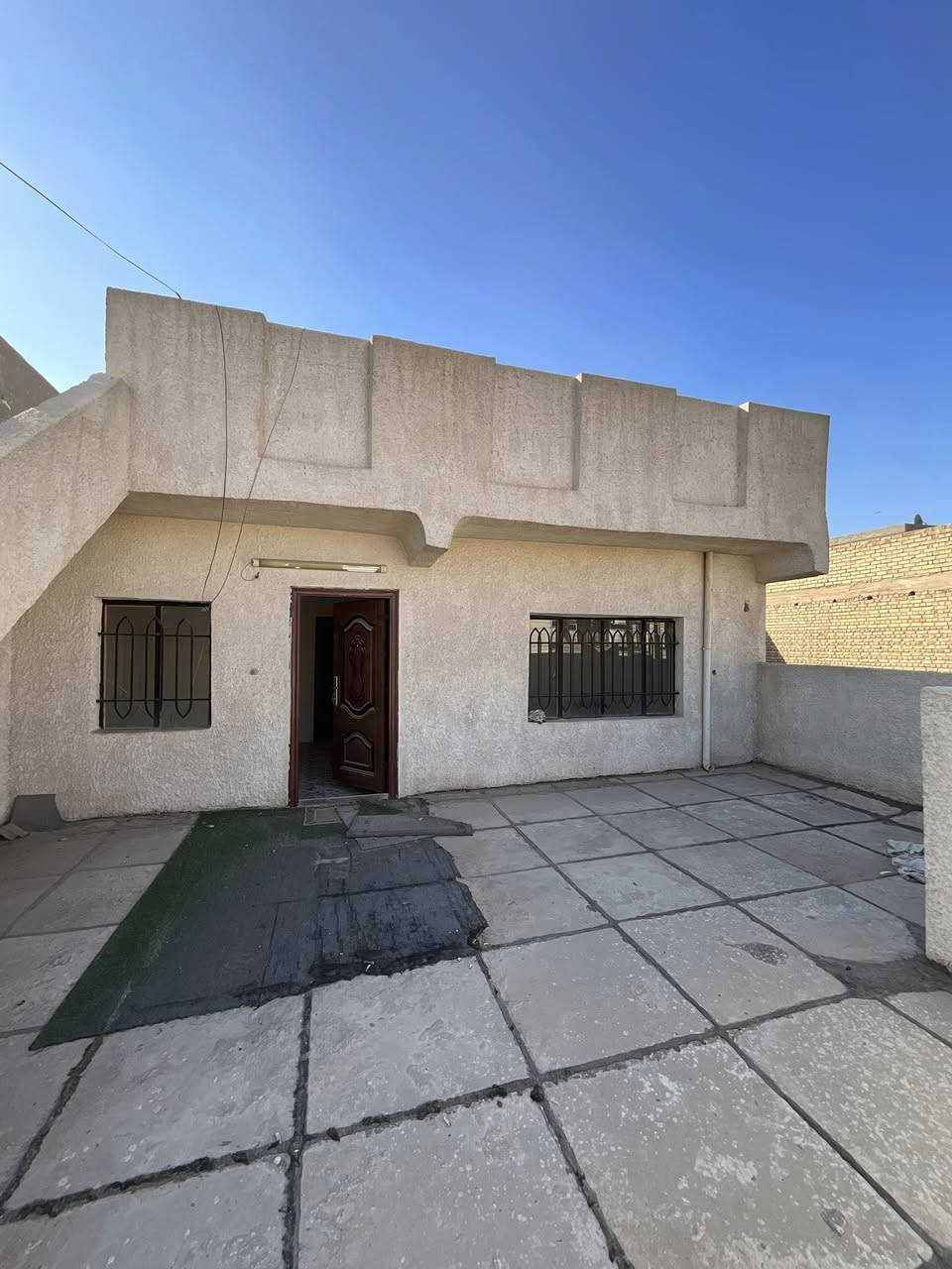 � فرصة إيجار مميزة – بيت مرتب ونظيف
🔸 الطابق الأرضي:
• غرفة نوم
• صالة واسعة
• مطبخ
• حمام
• كراج سيارة

💵 سعر الإيجار: 800,000 دينار
✔️ قابل للتفاوض بشكل بسيط

🔸 الطابق الأول (مستقل ومعزول عن الأرضي):
• غرفتين نوم
• صالة
• مطبخ
• حمام

💵 سعر الإيجار: 750,000 دينار
✔️ قابل للتفاوض

👨‍👩‍👧‍👦 الإيجار مخصص للعوائل فقط

📍 الموقع:
السيدية – محلة 823
قرب جامع شاكر عبود

📲 للاستفسار والتواصل:
واتس آب فقط
📞 0786 488 6985
