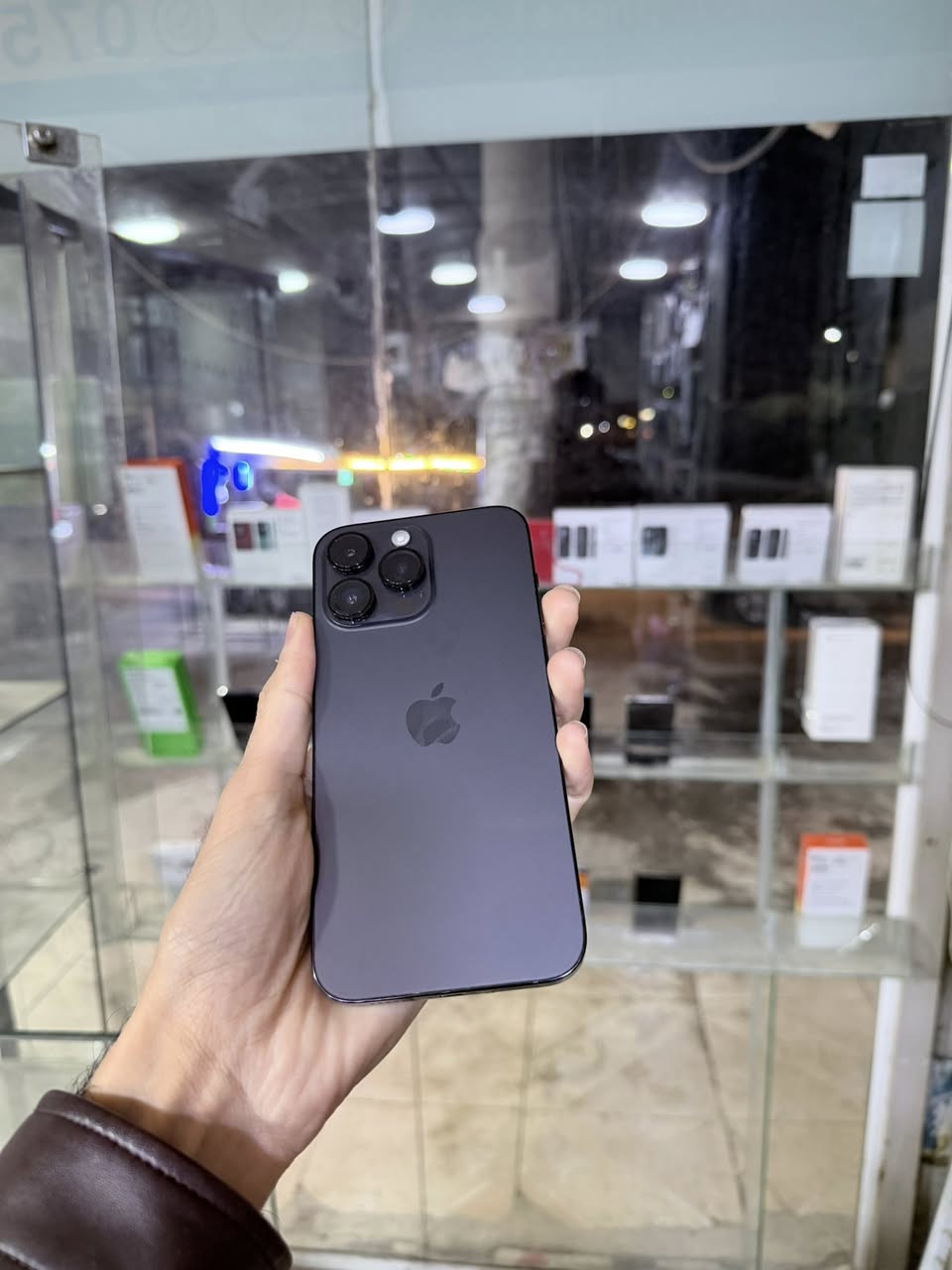 ئایفۆن 14 پڕۆ ماکس 128 گێگا یەک سیم
مۆبایلەکە زۆر خاوێنە هەموو شتێکی بیلادە پاتری لە شەریکەی ئەپڵ گۆڕاوە و مەسجی ئەپڵە ڕێژەی پاتری 87 فەیس ئایدی ئیش ناکا باقی هەموو شتێکی بەزەمان
نرخی ٤٦٠ دۆلارە ناونیشان هەولێر قەڵاتی نوێ 
مۆبایلی هاوکار ژمارە :- *********** 📲
