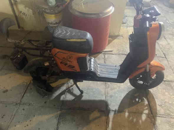 السلام عليكم دراجه ار٩ مابيه بطريات سعر ١٨٠وبيه مجال قليل عنوان البصرة ***********
