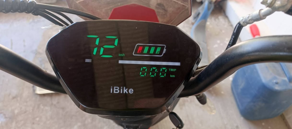 للبيع
ملف 1500 
4 بطاريات كبار 
سرعه 70 حقيقي 
4 سرع+مزود مال سرعه موجود جوه السرع
مبدل سكليتر لان السرع مال سكليتر القديم انكسرن والاشاير وحده كدام مكسوره بس باقيه بمكانه تشتغل ووحده وره هم نفس الحاله وبيه بنجر


**إذا كنت صاحب هذا الإعلان وتريد حذفه لأي سبب، رجاءا أرسل رسالة إلى الدعم الفني**