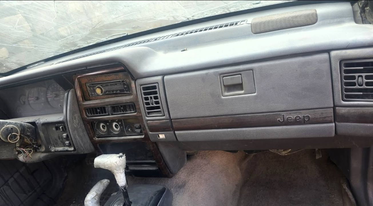 جيل شيروكي مصبوغه جديد
رقم انبار اسود دافعه كمرك
كير ومحرك 8ذابهن منه حته احوره
بطه السعر 20وبيه مجال
العنوان الفلوجه
***********
