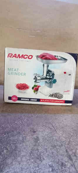 للبيع مثرامة لحم أصلية جديده بالكارتون ملف نحاس مع ملحقاتها منشأ اردني سعر ١٢٥ قفلها مكاني كركوك حي العسكري خلف جامع المعراج موبايل ***********
