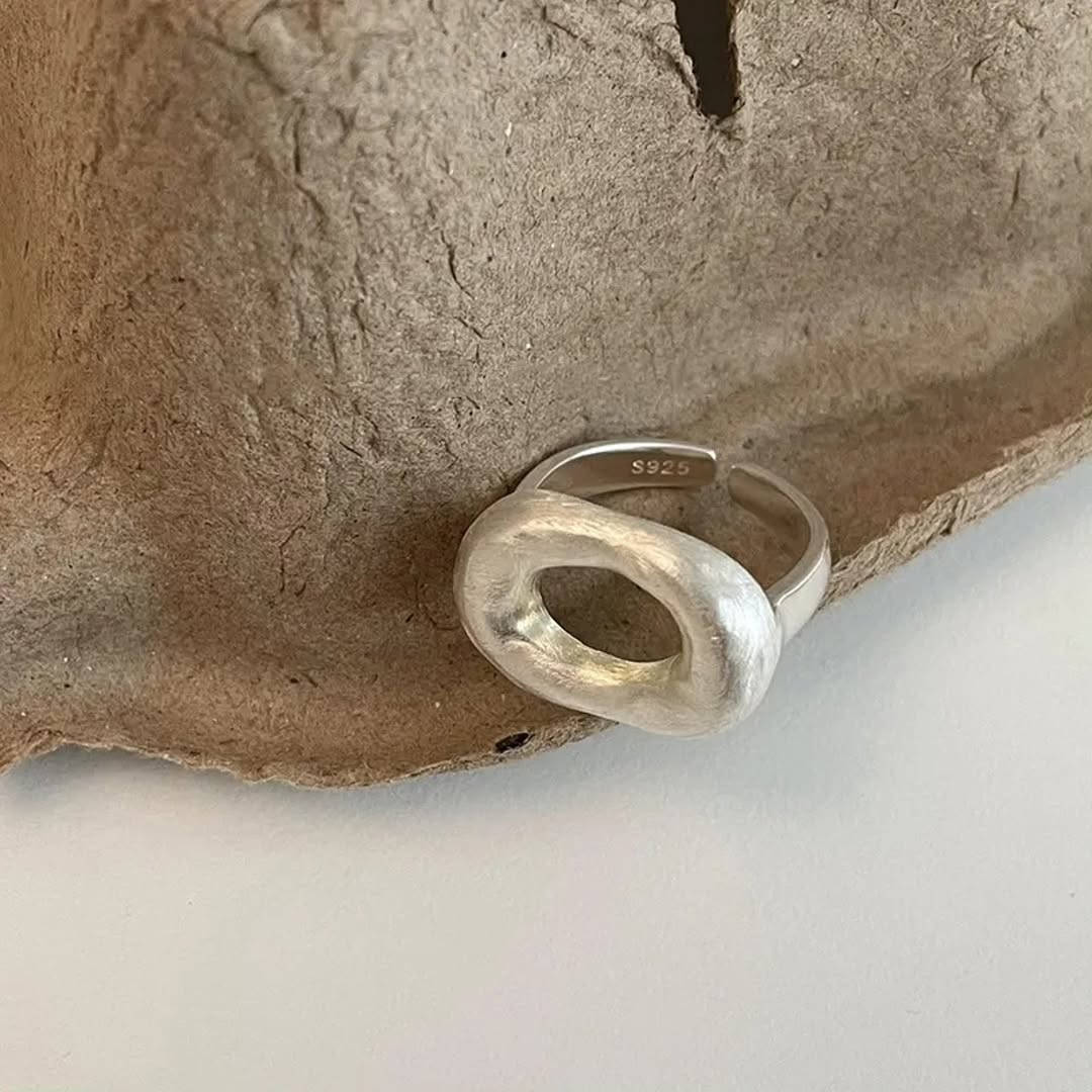 ✧･ﾟ: ✦ Silver Ring ✦ :･ﾟ✧
خاتم فضة مختوم ✦
تصميم بسيط وأنيق يناسب جميع الإطلالات
💰 السعر: 3,000 د.ع
📦 توصيل بغداد: 4,000
📦 باقي المحافظات: 6,000
📲 للحجز والاستفسار: *********** ✨
