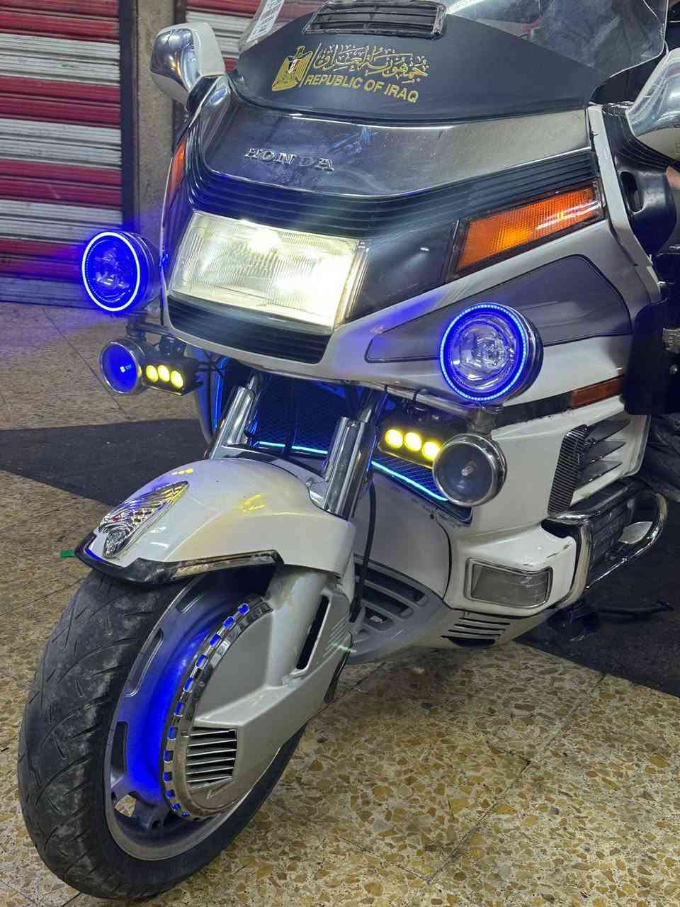 سلام عليكم كولدن مديل 1989 دراجه حلوه مراتبه كفاله مابيه اي نقص جمات بك كله شغال كامره اماميه خلفيه راقم بغداد تحويل هزه جديده مكان بغداد السيديه *********** السعر 35 بيه مجال عليه ادامه كامله
