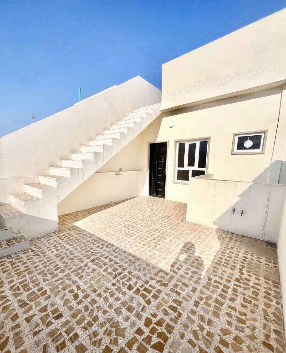 بيت 🏠 للبيع في حي سماح قرب المسطوصف مقابيل الدار حديقه عامه
بناء 2025 سند طابو الزهور 
مساحه البيت 100 متر واجها 5 متر 
يحتوي البيت ع استقبال وهول وغرفة نوم 🛌 ومطبخ وصحيات ومناور وكراج سيارة 🚘 
ط2 هول وغرفه نوم 🛌 وصحيات ومناور وسطح ناصي وسطح عالي 
يحتوي البيت ع 
نظام كاميرات 
نظام غسالات 
نظام دكتاك 
نظام سبالات
سعر البيت 105 وقابل للتفاوض 
للاستفسار الاتصال ع الرقم 
***********

***********
