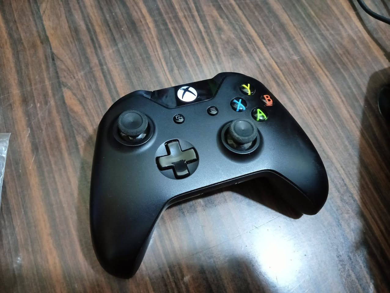 السلام عليكم السلام عليكم اكس بوكس وان فات للبيع كامل ملحقات مابي اي نقص وياه ups وجوستك كيم سير سعر 150 الف قفل للاستفسار أو التواصل رقمي ***********
