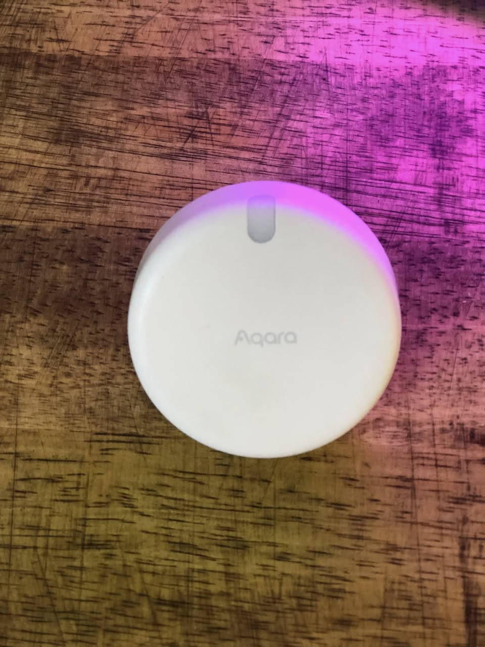 حساس التواجد الأذكى بالعالم - Aqara Presence Sensor FP2 (النسخة العالمية) 📡🔥
لأصحاب البيوت الذكية والراحة، متوفر عندي قطعة وحدة من الرادار الذكي Aqara FP2. هذا مو حساس حركة عادي، هذا "رادار" يقرأ الغرفة قراءة!
ليش هذا الجهاز لازم يكون ببيتك؟ 🤔
✅ يكشف التواجد: يعرفك موجود حتى لو كنت نايم أو كاعد وما تتحرك (ما تطفى الضوايات بوجهك).
✅ تقسيم الغرفة (Zones): تكدر تقسم الغرفة لمناطق بالتطبيق (مثلاً: منطقة السرير، منطقة المكتب) وتخلي كل منطقة الها إضاءة خاصة.
✅ تتبع 5 أشخاص: يشوف ويراقب حركة 5 أشخاص بنفس الوقت.
✅ كشف السقوط: ينطيك تنبيه إذا شخص وكع بالأرض (كلش يفيد لكبار السن).
✅ عالمي (Global): يشتغل وية Apple Home (HomeKit)، Google Home، و Alexa بدون أي مشاكل.
الحالة: الجهاز نظيف جداً (نسخة عالمية)، شغال ومفحوص 100%.
السعر: 60 ألف دينار فقط! (علماً سعره جديد بالسوق فوق الـ 130 ألف). للشراء راسل خاص


**إذا كنت صاحب هذا الإعلان وتريد حذفه لأي سبب، رجاءا أرسل رسالة إلى الدعم الفني**