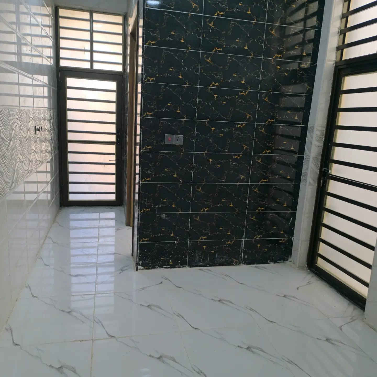 📍 الموقع: النجف – حي ميسان، شارع الزوار
خلف سكلة الكرعاوي

مناسب جدآ فقط 46 مليون وقابل للتفاوض
بيع مستعجل 
📏 المساحة: 100متر للبيع 
🏗️ البناء: طابوق  جمهوري درجه اولئ 
🏠 الأساس والسقف: صب كونكريت مركزي 

مواصفات البيت:
✅ غرفتين نوم 🛏️
✅ أستقبال 
✅ صالة 🛋️
✅ مطبخ 🍽️
✅ صحيات 🚿

الخدمات المتوفرة:
🔹 ماء 💧
🔹 كهرباء ⚡
🔹 شوارع مبلطة 14 متر  🚗
🔹 مدارس قريبة 🏫
🔹أنترنيت ضوئي 
🔹 خط مولده 

📜 طابو زراعي (إقرار محكمة)

📞 للتواصل: ***********
