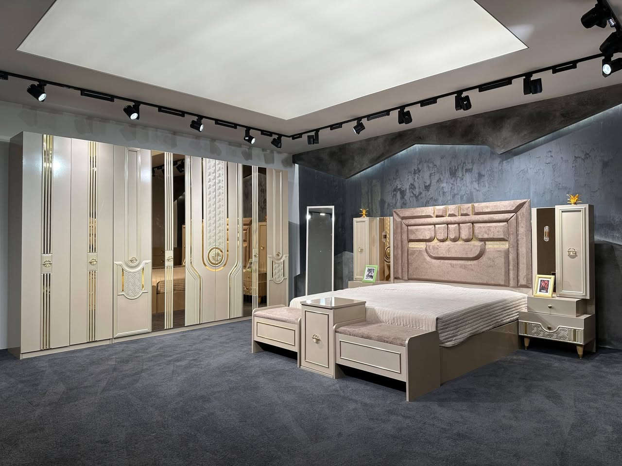 شركه اثاث الايطالي الغرف النوم
#اكسبلور.  تصميم فريد تجمع بين الأناقة 

والراحةوالهدوء …
أستعد للحظات لا تنسى مع غرفة نوم

ضمان 5 سنوات 

شركه اثاث الايطالي الغرف النوم 
الفرع اول بغداد دجله 
الفرع الثاني البصره حمدان مخازن جمله ومفرد

خدمات النقل والتركيب  داخل بغداد والبصره مجانا 

يوجد توصيل الى جميع المحافظات 

رقم خدمه الزبائن : *********** #بغداد_بصرة_موصل_كربلاء_اربيل_نجف_الكوت_السماوة_تكريت_ديالى_حلة_نجف_الانبار_ديوانية #بصره_بغداد_اربيل_جاري_الفولو_مي_اكسبلور #اكسبلور_فولو
