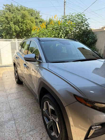 السلام عليكم 
توسان 2023 وارد أمريكي 
رقم بغداد بأسمي السيارة 
ماشية 30000 km 
محرك 2500 فور ويل
فول مواصفات ليميتد 
كشنات كهربائية الأمامية تدفئة تبريد 
الخلفية تدفئة جلد اسود
كامرات 360 
رادار 360
تدفئة ستيرن  
خزن ميموري
صندوق كهرباء 
اوتو بارك قيادة ذاتية
كير بيانو
وبعد بيها مواصفات 
حادثها موضح بالصور الجاملغ نفسة والبنيد نص من عندة مصبوغ
ايرباك دركة فقط
مكان السيارة بغداد شارع فلسطين 
هاتف 📞 *********** متواجد واتس اب
السعر 225 
واعتذر على الاطالة
