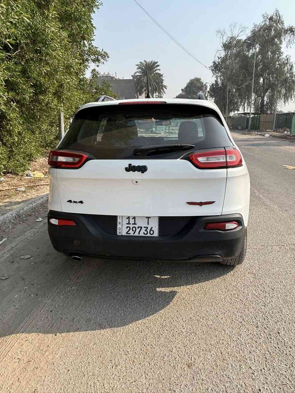 السلام عليكم جيب شيروكي بزون رقم بغداد باسمي تحويل ثاني يوم  موديل 2018  ماشية 88 الف ميل  صور حادث بالمنشور تخم تايرات اصلي جديد دنلوب مواصفات شاشة كامره خلفية  زنون عالي ناصي اصلي قطعتين تبريد امامي وخلفي محرك 2400  شاشة اعطال وانظمة قيادة متغيرة و نظام eco تحكمات وبعد بيها مواصفات السعر 11,000 يعني دفتر و10 اوراق  بيها مجال قليل مكان سياره بغداد اليرموك 
***********
