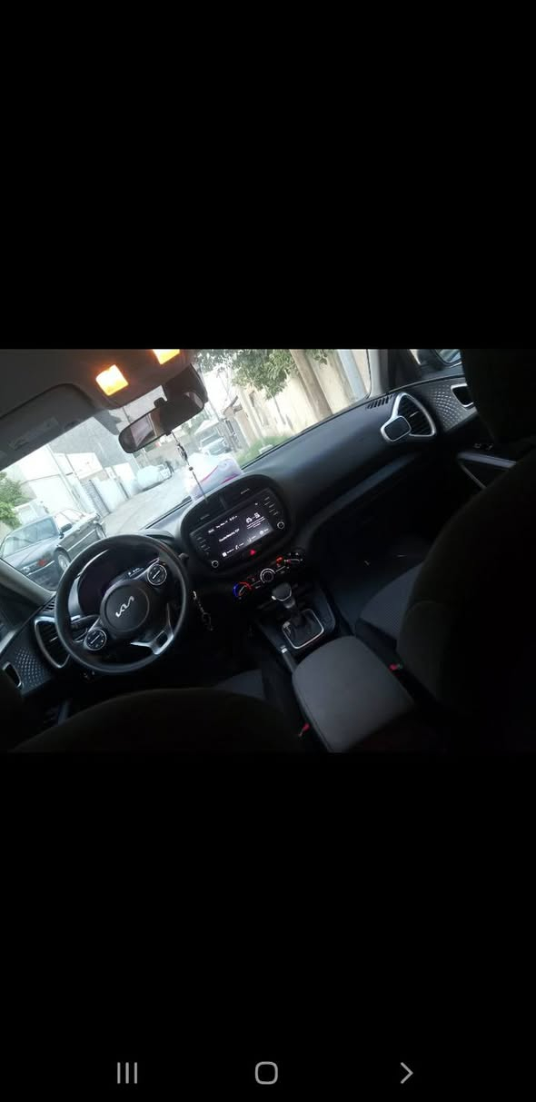 السلام عليكم 
كيا صول 2023
سيارة جديده حادثه بس بنيد
بدون دواخل حداديه كير مكينه كهربائيات كله وضع شركه
تخم تاير جديد
سيارة ماناقصه اي شي تحكم جهتين
توقيف ذاتي
شاشه جبيرة
4 ويال دسكات
مراوس بكيا فورتي اراوس عادي
الاتصال على الخط او واتساب
***********
