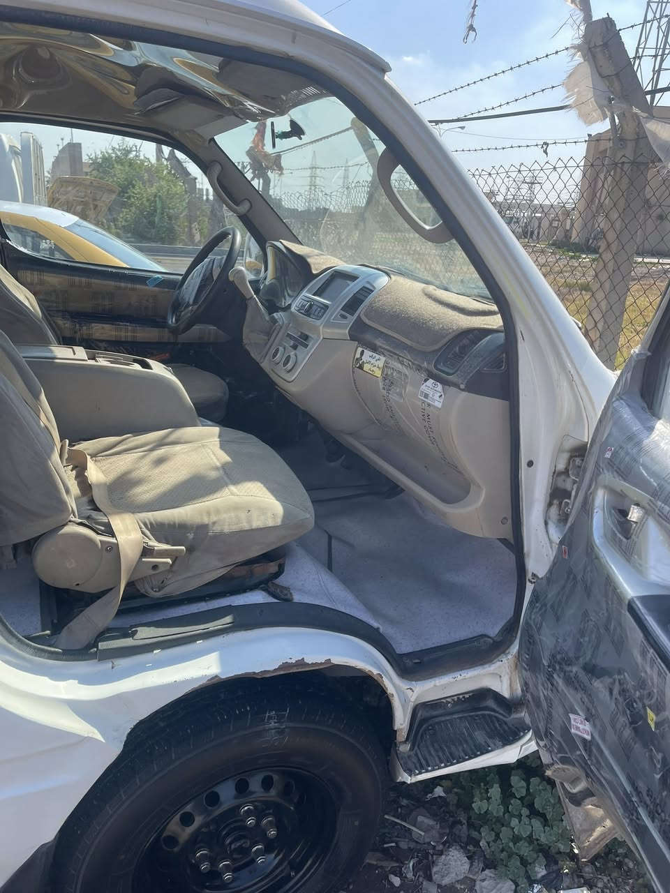 السلام عليكم جنبي 2015 مصفره من كلشي رقم بغداد نكليزي هزه جديده حتدثه ربع مال شوته وربع وره باب سلايت مبدل باب صدر بس باب سلايت مطبك زين عندي خياس باب سائق يم رمايد باب هم مطبك مضبوط موضح طخات بل خط احمر شبر بل طويله صبغ مكينه مكفوله سعره 68 بيه مجال ***********
