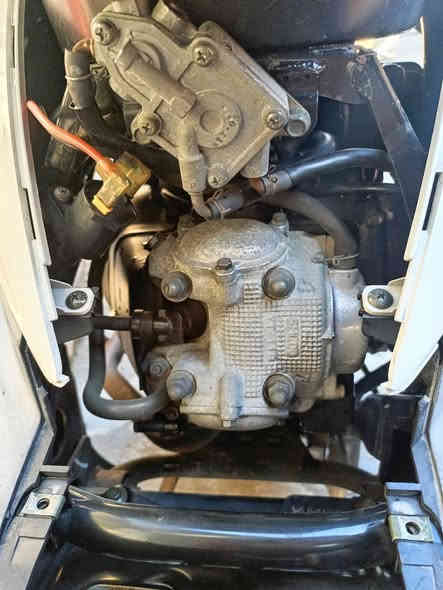 السلام عليكم دراجة سكنس فحل كابريتر صارله سبوع نازلة من الرمبة زيرو ملحة ماشية (19 الف) بس وكالة شرط  الدراجة قبق كلج ممفتوح مكفولة كفالة عامة جيب كوستر مال فيترية وتعال السعر مليون 200 الف وبيه مجال للشراي وذا معجبك السعر تلكا الاحسن سوك كلشي بي وكلشي بسعرة العنوان (بغداد) رقم (***********)
