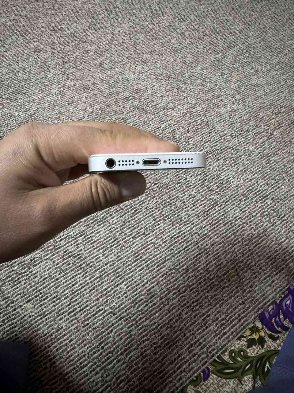 سلام عليكم
ايفون 5 للبيع 

شرط نضافه فول 

فقط جهاز وشقال كامل شرررط 

للبيع فقط سعر ٨٠ وبي مجال كلش قليل 

مكان كركوك حزيران  تواصل خاص او عرقم ***********
