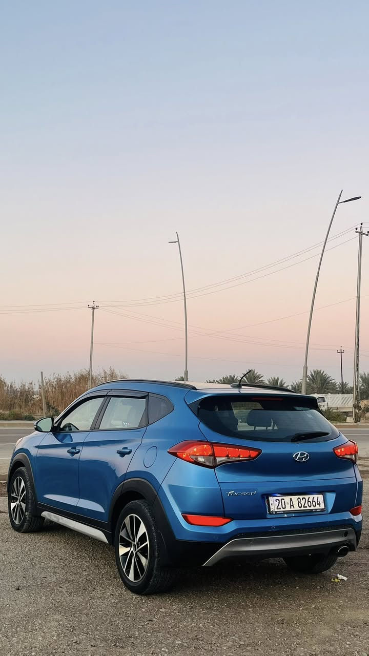 السلام عليكم 
🔷توسان ٢٠١٧ وارد 
🔷مكينة ٢٠٠٠ Gdi مفتوح 
🔷رقم ديالى انگليزي سنوية لـ٢٠٢٩
🔷فول مواصفات ١/١ عدا البصمة
🔷بانوراما 
🔷نقطة عمياء
🔷حساسات
🔷رادارات بالمري
🔷تدفئة كشنات وتحكمات وجلد 
🔷مانع انزلاق 
🔷وبعد مواصفاتها المعروفة
بيها قطعتين صندوك مبدل بنيد صبغ فقط
السعر ١٤٨ وبيها مجال
مكان ديالى / بلدروز 
***********
