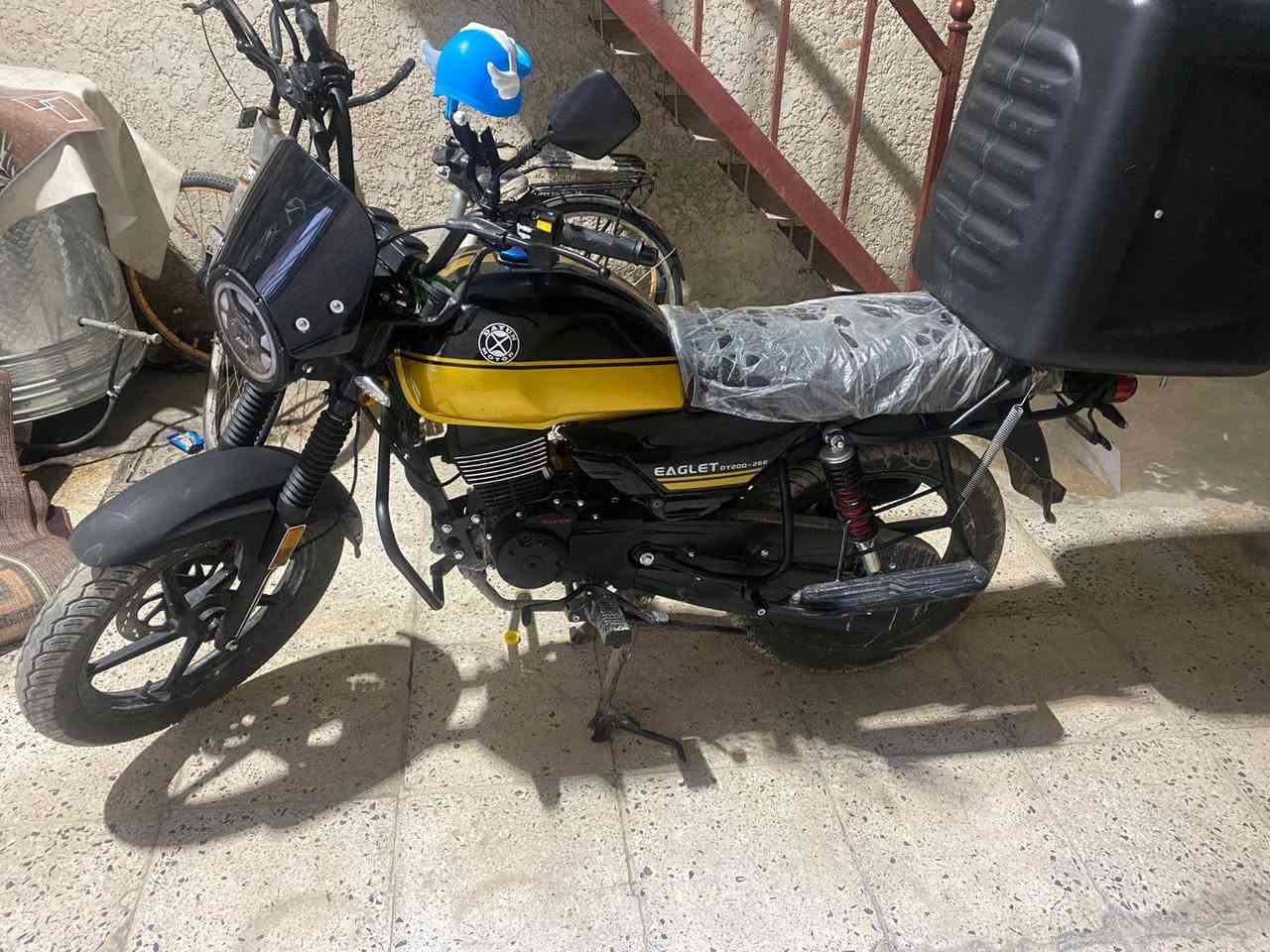 دارجه دايوان 2025
صار شهر او اقل من خذتها رمبه 
سعرها بملوين و400 وبيها مجال ان شاء الله 
***********
