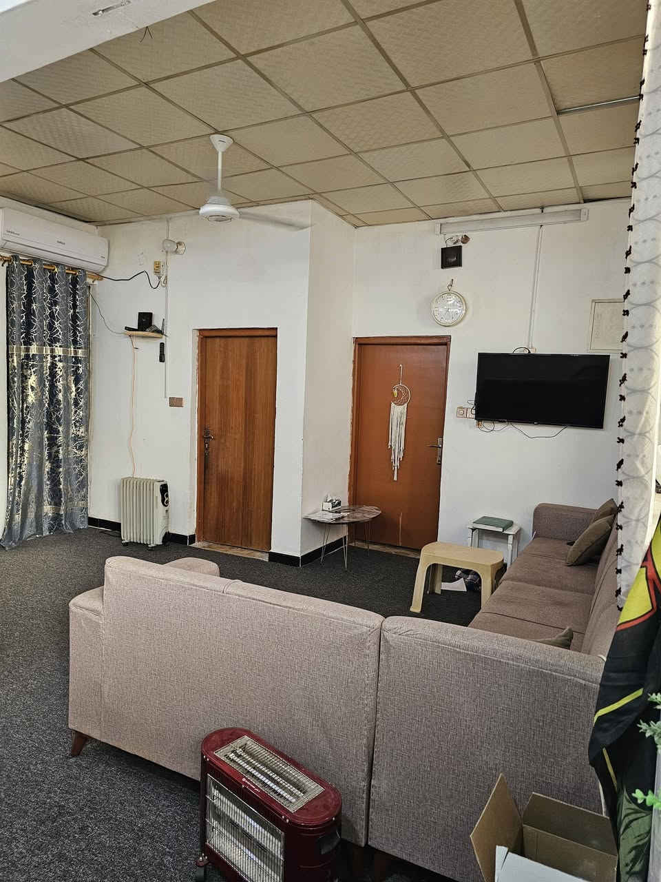 بيت للبيع في حي الوفاء المساحه 100 متر مربع ركن على شارع 15 على ساحه قريب السايدين الجامعه طابق واحد صب مسلح للاستفسار/***********
