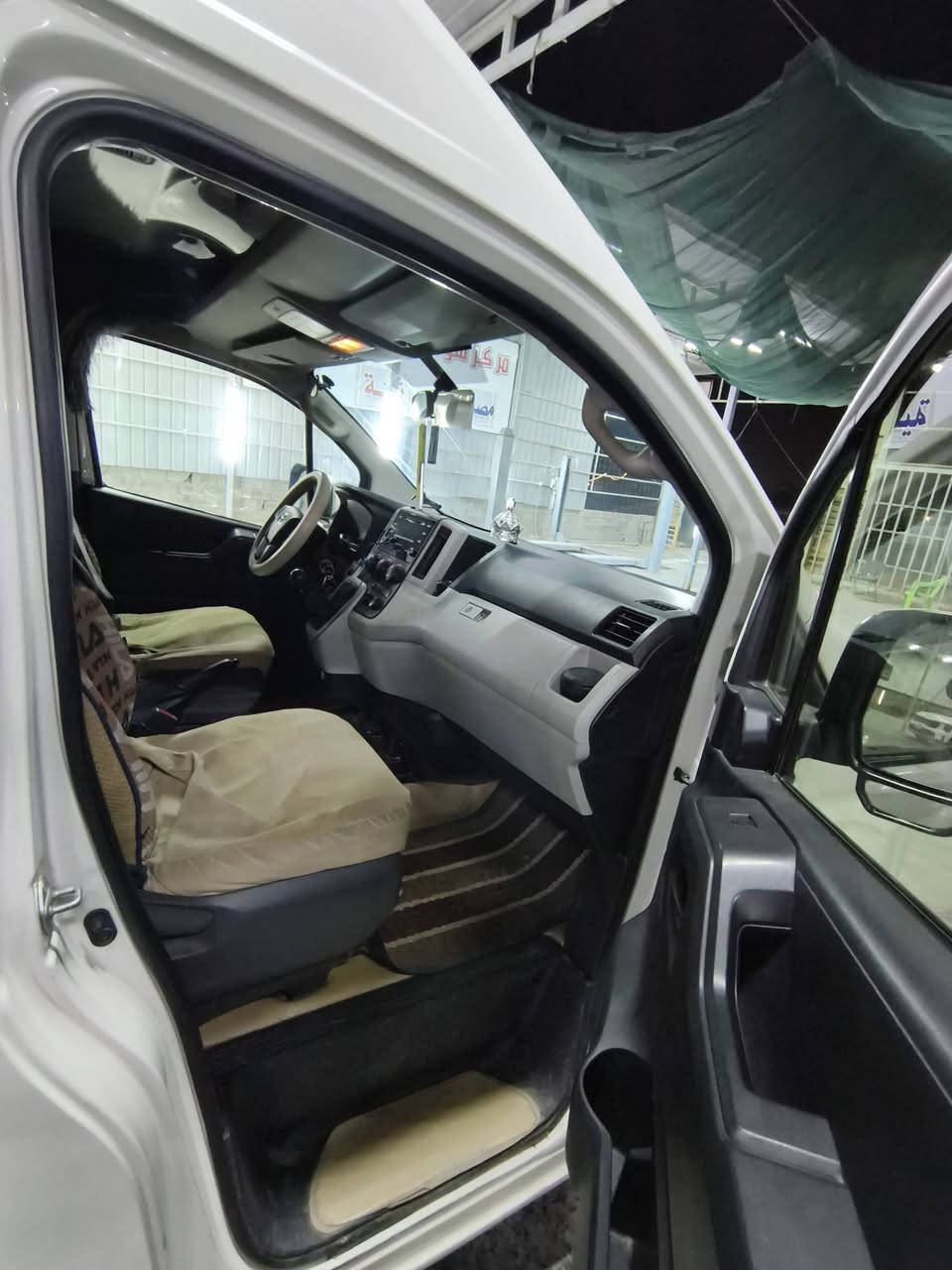 السلام عليكم هايس موديل ٢٠٢٠ سياره جهازة نص فول باب كهربائي تبريد محمور ١٤ نفر السيارة بيها بارد بالصفحة الطويله شويه تعميره مو حلو  وسحبات كارت مبين بالفديو وبيها سونار السعر ٣٢٥ وبيها  مجال كلش قليل الشراي يتصل على الرقم ***********
