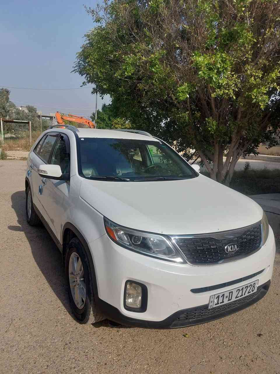 السلام عليكم 
للبيع او مراوس  سورنتو 14 وارد 7 راكب بغداد دولي بسمي ماشيه 90 تبريد تدفئه  داخل رصاصي وماصفات نص فول كشن جلد كامره بلاد شاشه كبيره وتحكم جهتين وسياره بيه صبغ فقط وحادثه جاملغ مبدل فقط وبدون دواخل سياره جاهزه من جميع نواحي ***********
***********
وخاص مع واتساب
