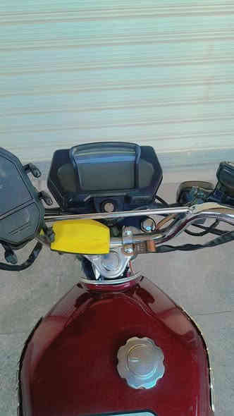 السلام عليكم دراجه سونلنك خمسه موديل 24 مكفوله محرك مامفتوح بيهه نقص بس القمجي مال كيلو متر والباقي كله شغال السعر 600 وبيهه مجال شي قليل وذا مراوس دراجه شحن عادي المكان زعفرانيه جسر ديالئ ***********
