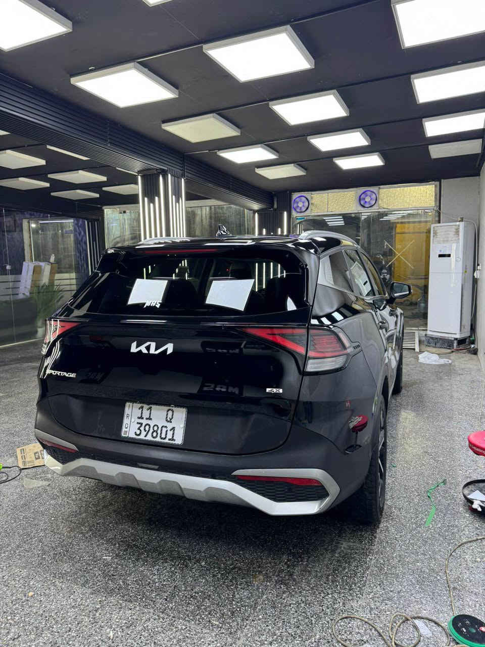 السلام عليكم
سبورتج  للبيع
مديل.  : 2023
رقم.   :    بغداد
موصفات: ،بصمه،،  جلد ابيض كراسي كهرباء وكذالك تدفئه بالكشنات، شاشه متصله،   شاحن USBوكذالك شاحن 
لاسلكي،ومود درايف، وتحكات ستيرن، ومثبت سرعه ومقود،مواصفات اهواي. 
حادث؛ السياره فقط بنيد صورالحادث مرفقه بالمنشور

الرقم ؛ ***********
متوفر خاص وتساب بغداد, العراق
