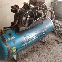 كنبريسر هواء ٢٠٠ لتر يطالي ابو الباج اصلي علفحص سعرههه ٣٠٠ وبيهه مجال ...