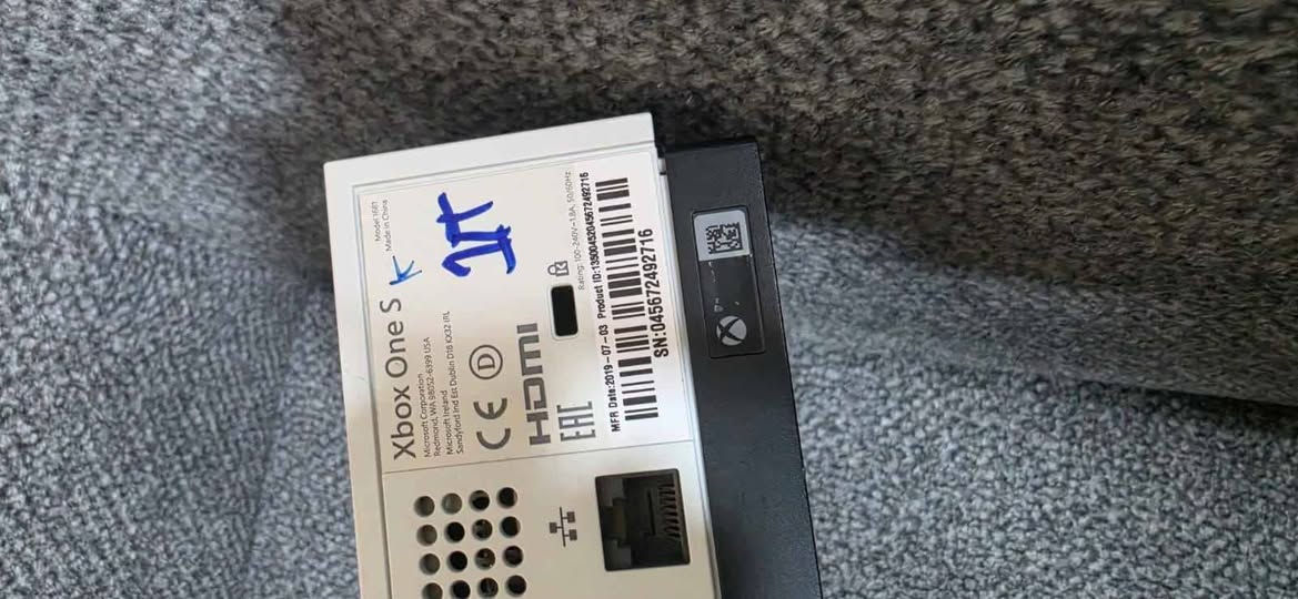 سلام عليكم 
Xbox one s 1T
یەک تێڕابایت 
نەکراوەتەوە و کەپسە
2 دەسکی بیلادی لەگەڵە
2پاتری و شەحنی پاتری لەگەلە
زۆر خاوێنە تەنها یەک شوختی هەیە أربيل, العراق


**إذا كنت صاحب هذا الإعلان وتريد حذفه لأي سبب، رجاءا أرسل رسالة إلى الدعم الفني**