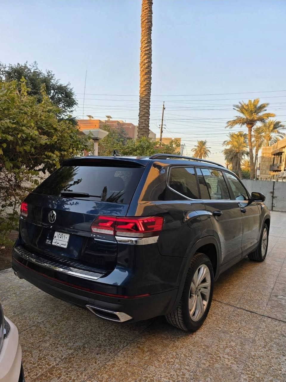 السلام عليكم...اطلس 2023 فول مواصفات دخول جديد بدون رقم...السياره بدون ايرباك و بدون دواخل شواصي لغود ايرباك مكفول...حادثه قطع مثل ما موضح بلصوره كلهن مبدلات بأصلي تفصيخ مو تجاري....السياره دفع رباعي و بنورما بيه و ردادات كامله بدون أي نقص...ولا كلوب بلدشبول بيه....سعره 215 قفل من الأخير بدون رقم...علماً سعر الرقم 13 ورقه....مكاني بغداد حي الجامعه رقمي ***********
