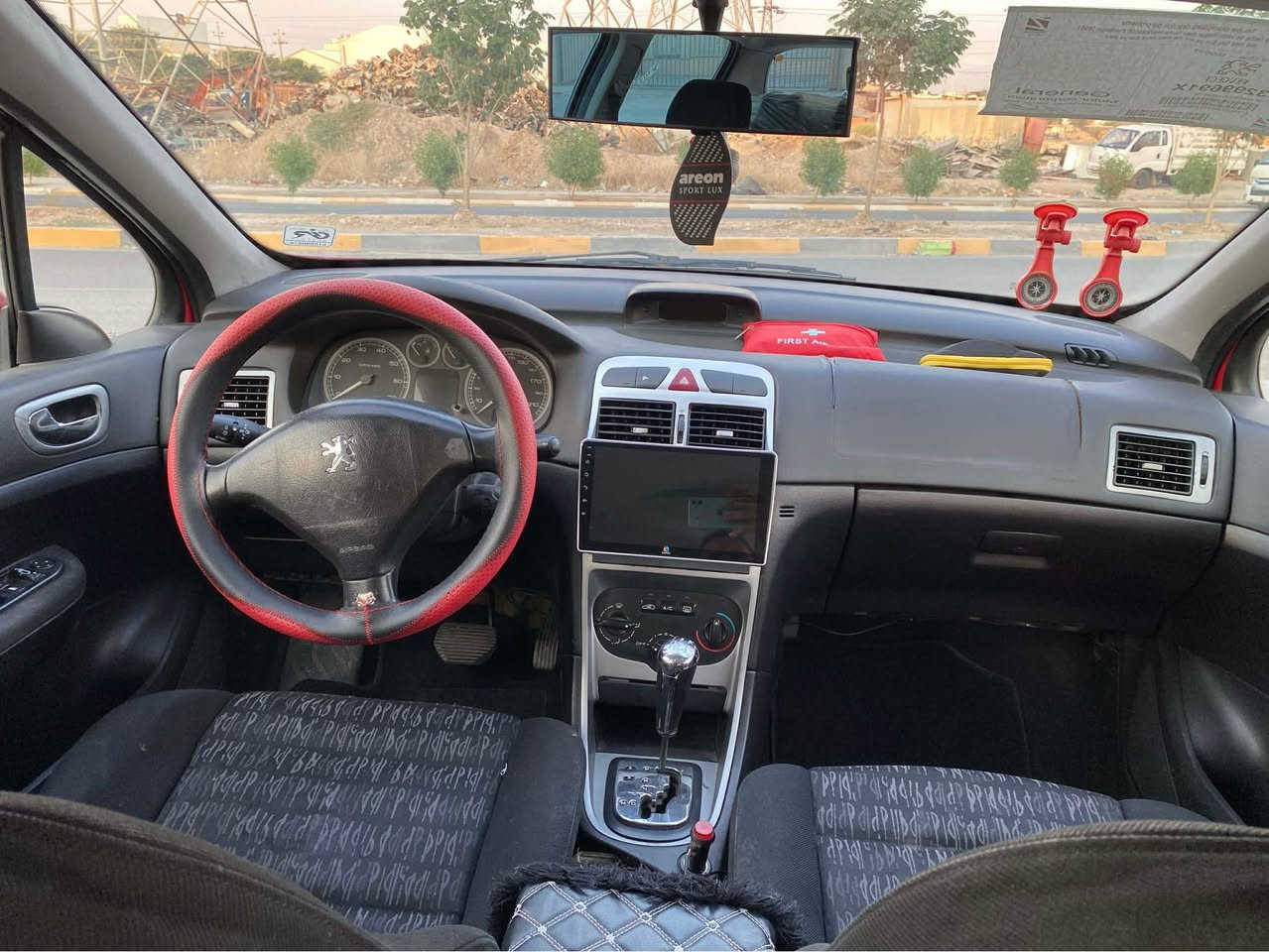 بۆ مەعامەلەو زانیاری زیاتر نامە مەنێرە  
ژمارەی تلفۆنم داناوە جوابی نامە نایەمەوە سعري(38)وەرەقەو مەجالێکی کەم
*********** 
بیجۆ فەرەنسی
مۆدێل 2005  
سەیارەکە رەقەمی ئەسلیە سەنەوی ئەسلیە بەلام
من بەشەرتی حاسیبە و ئەولیات ئەفرۆشم
گێر و مەکینە لۆک
تازە هەمووی چاک کراوە
رۆنی گێری تازە گۆراوە
تاخم پێش و پاشی تازە گۆراوە
شاشە ئایپاتە
بۆیاخی نیە سەیارەکە زۆر جوان ماوەتەوە
نمونەیە
سعري(38)وەرەقەو مەجالێکی کەم
***********ناونیشان کەلار كالار, السليمانية
