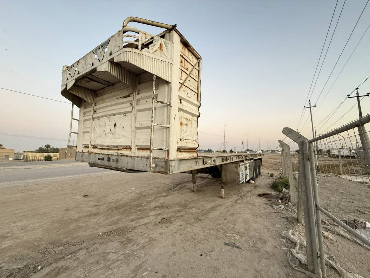 سلام عليكم
عربانه لبيع فلات تخم تاير شاصي مكفول 16 هوا بريك نشره جاهزه  مكان السماوه لاستفسار ***********
