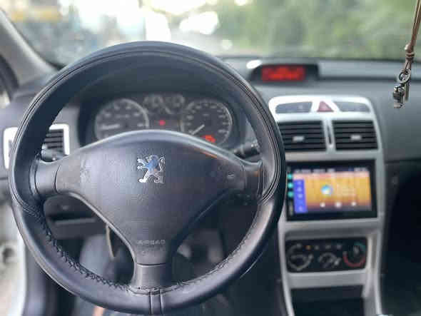 السلام عليكم 
بيجو 307 موديل 2006 
رقم بغداد باسمي 
الشواصي مكفوله 
منظومة تبريد جديدة ثلج ❄️ 
محرك حاوية جديد 
كهربائيات بلادية بدون جطلات ( مملعوب بيها ) 
الداخل جديييد ( كشنات ، دشبول ، بطاين بوب ) 
السيارة جديدة كلش ونظيفة ناقصها بس حدادية يرادلها ادامة
مكان السياره بغداد الرصافة 
السعر :62 ورقة وبيها مجال بسيط 
الرقم : ***********
