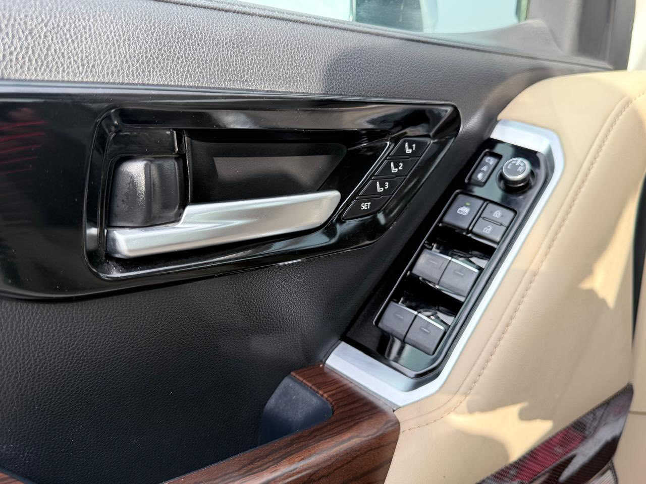 لاندكروز 2025 VX limited S
محرك 4000 تنفس طبيعي ماشيه 10 الف كيلو 
وكاله ساز 
رقم بغداد 
فول الفول اعلى مواصفات ال vx 
بيبان شفط 
شاشات تطبيق 
خمس كامرات 
جلد 
خزن وضعيات كشن السائق 
رادار تحديد مسار 
اعلى فئه بالاندكروز 
مغلفه BBF بالكامل ضمان 10 سنوات 
والسياره شامله الضمان وكاله ساز 
مكانها بالحله ***********
كفاله عامه السياره بحاله الوكاله
