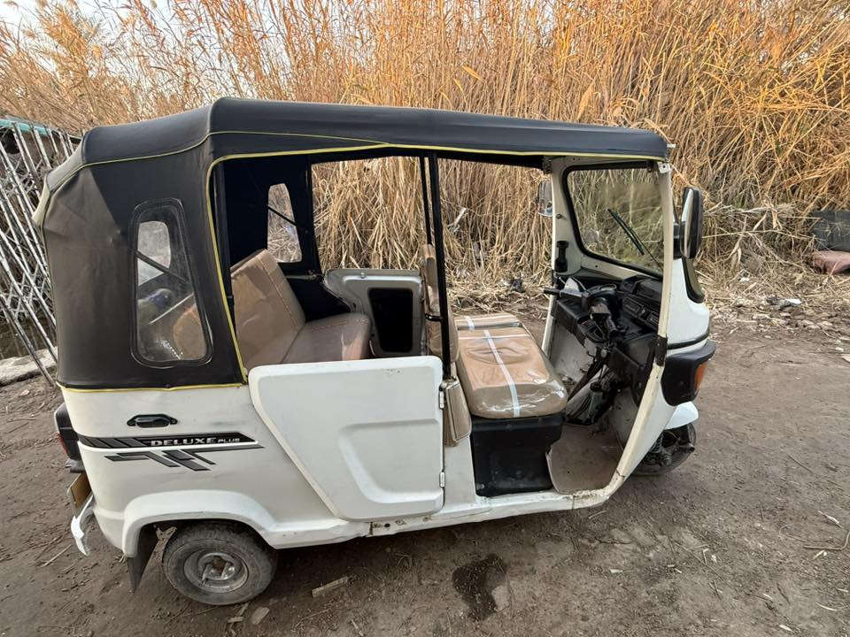 السلام عليكم تكتك للبيع موديل 21 رقم وسنويه تحويل يوم كفاله السعر 6 ونص وبي مجال العنوان بغداد بياع شهداء ***********
