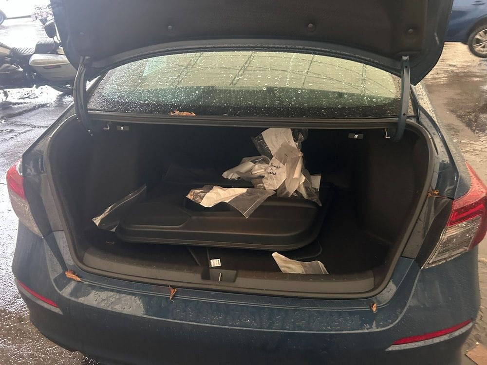 هوندا سيفيك 2026 تورنك
ب 140 ورقة بفلوسها 

وسعر الشراء منزلة بالصورة موجود

هوندا سيفيك للبيع وصول 10 ايام تقريبا لعمان 

السياره بدون صبغ تصير 

السيارة فول مواصفات اعلى فئة

بدون صبغ تكمل

وموديلها 2026

وماشيه  الف كيلو يعني زيرو 

 

واصل عمان والسيارة السياره بفلوسها ابيعها

امانة ماخذها الي بس قدر الله ضرف  

حتى سعر الشراء نزلتة موجودة الصورة وعمولة المكتب والحوالة كلة دافعة 

***********
