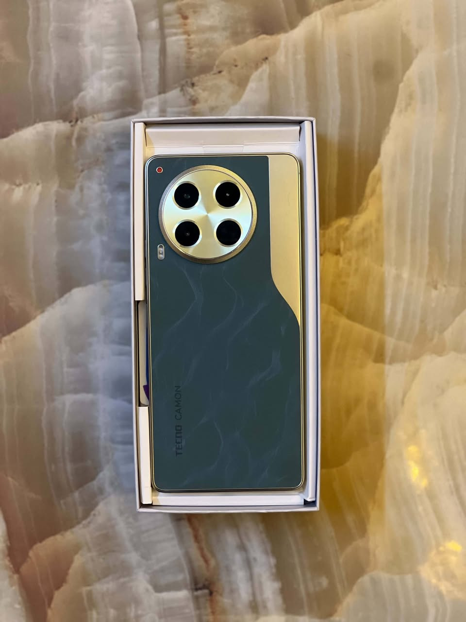 (تكنو 30كيمون 5G) (ذاكره 512)معالج 24..جديد مستخدم اسبوعين. سعر 350 وبي مجال ..رقم***********
