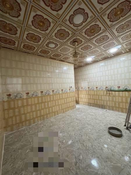 للبيع بيت 100 متر طابو صرف صب كونكريت شارع 10 متر الشريط قطاع 79 حي ميسان يحتوي على غرفة وصالة و مطبخ و استقبال و صحيات داخلية و خارجية و طارمة السعر 112 وبي مجال للاستفسار اتصل ***********
