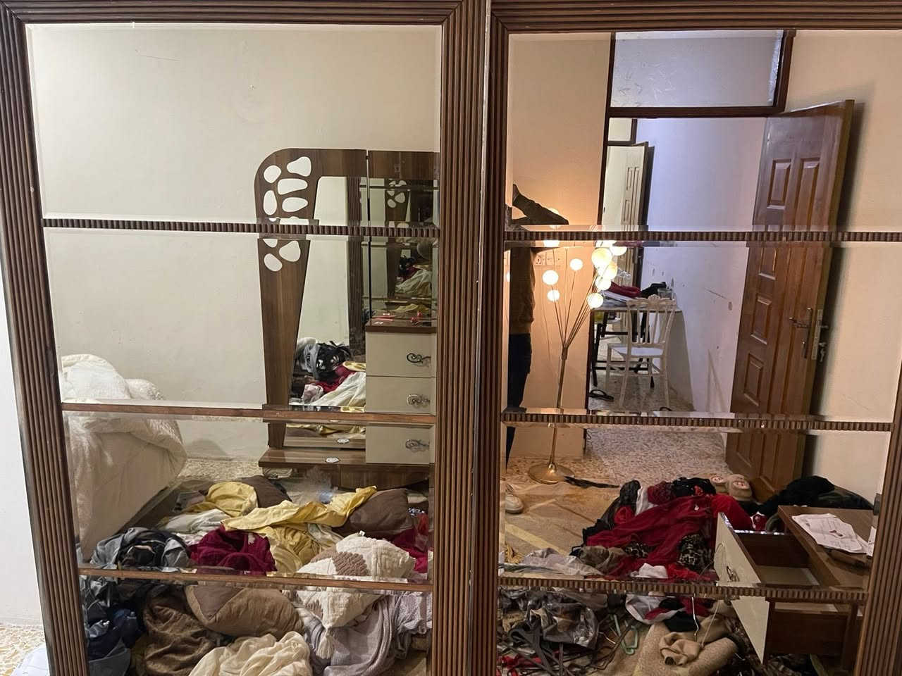 غرفة للبيع 5 قطع معة دوشك نفرين ضغط عالي نضية جدا 450 بيهة مجال بصيط *********** حي سومر شارع المدارس
