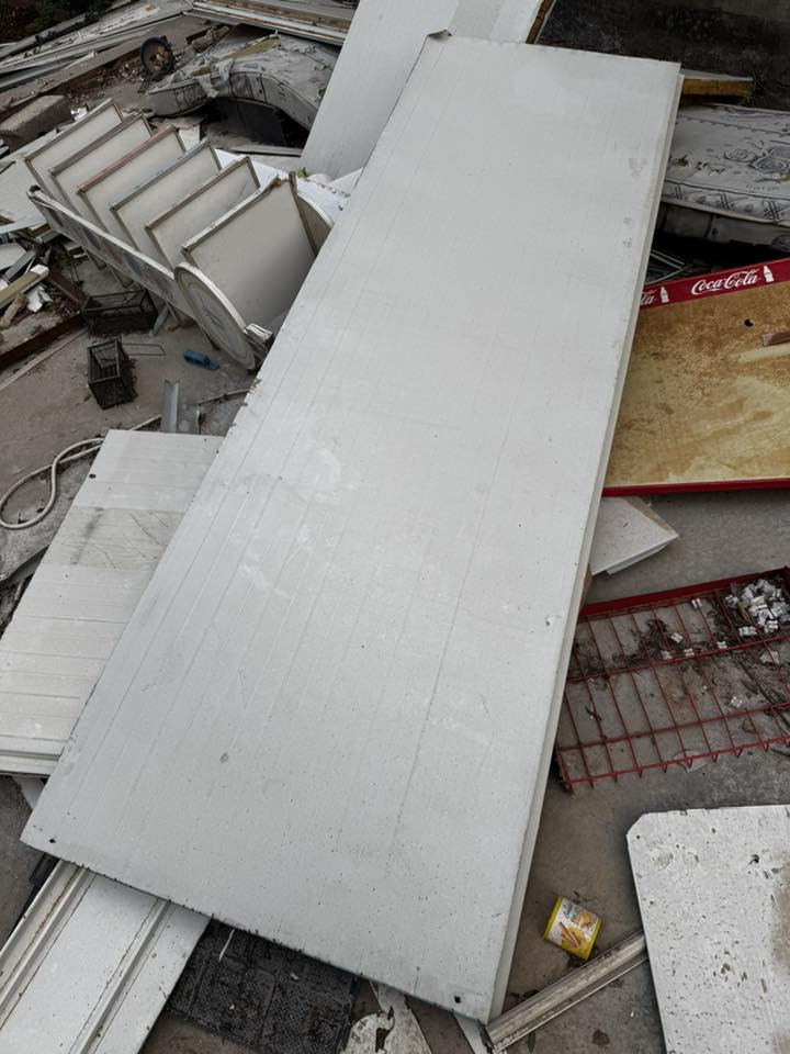 للبيع حديد  تركي مستعمل نظيف وسندويج جداري نوعيه ميلانو تركي وكبنكات عدد٢ ثقيل مكاني بسيدية ***********
